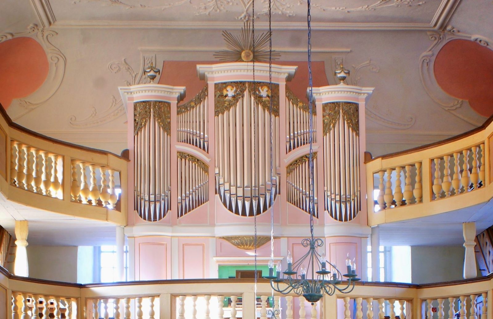 Restaurierung der B&ouml;hme-Orgel in Sch&ouml;nburg